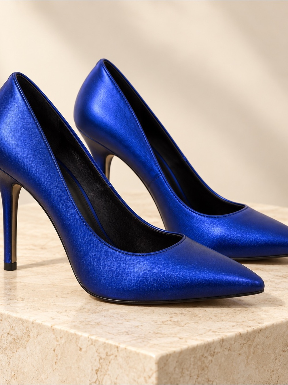 NIB Rock & Republic Lizzie pumps in a gorgeous metallic cobalt blue 6.5
